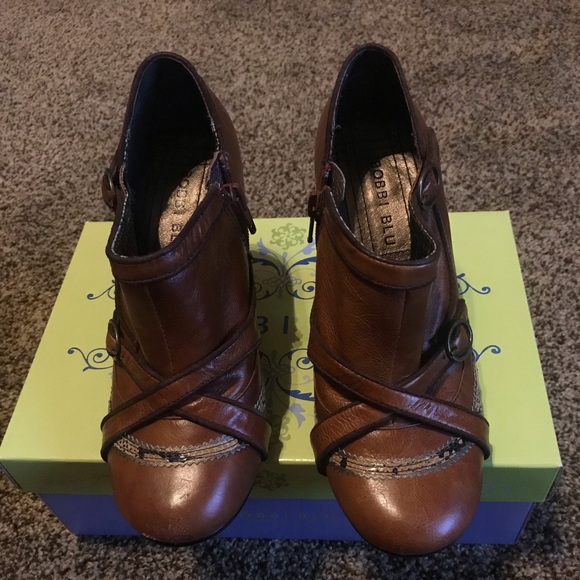 Bobbi Blu Shoes - Bobbie Blu brown leather booties-wonderful detail